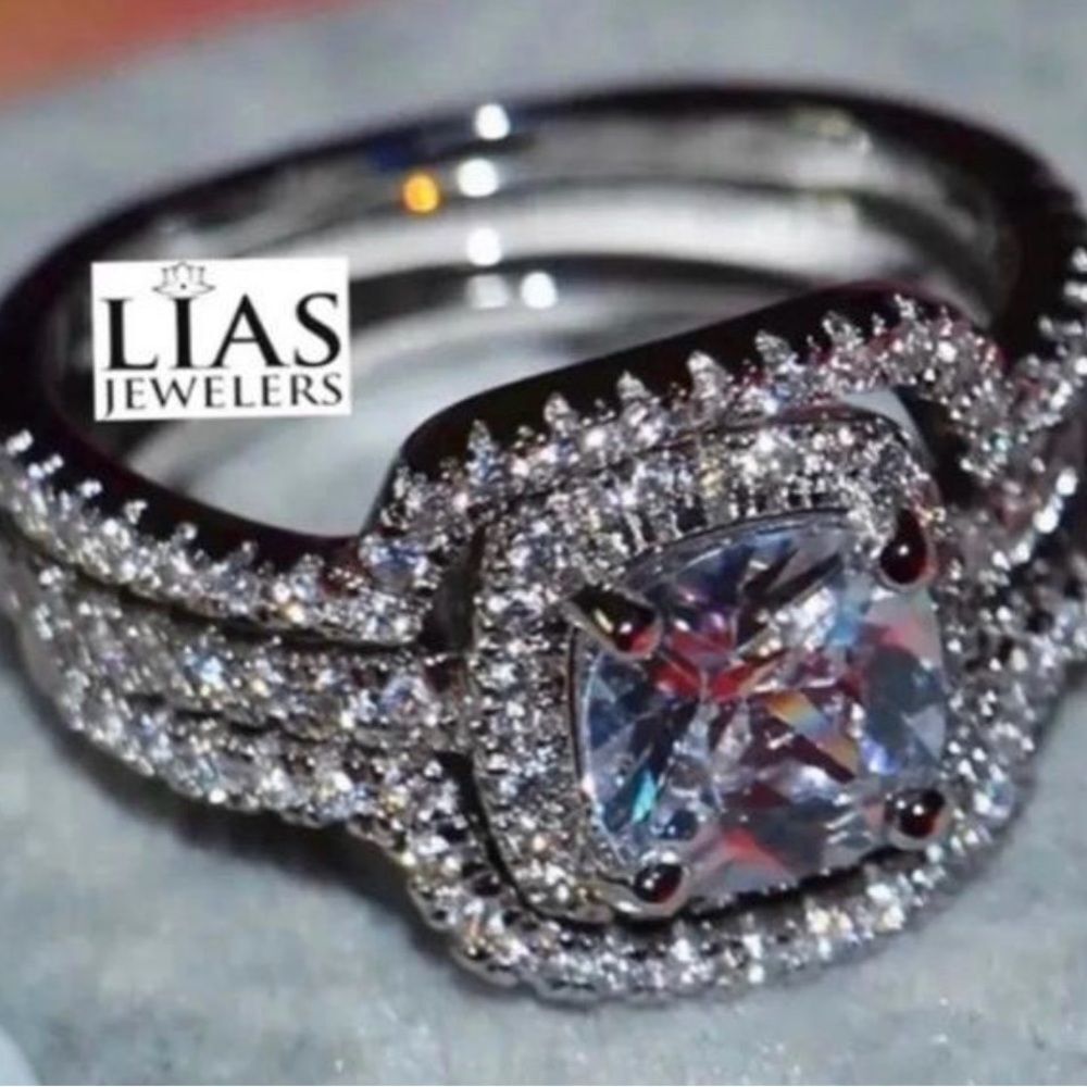 New 10k white gold wedding ring set